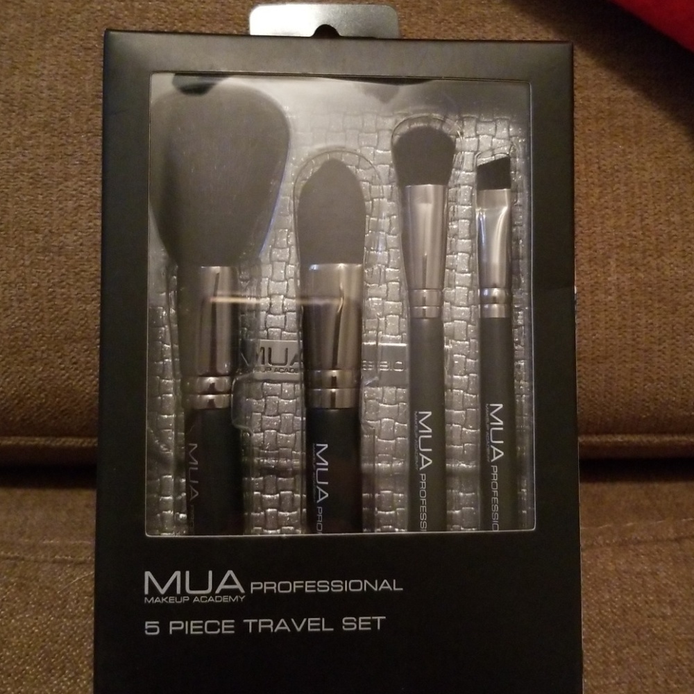 5 piece travel MUA brush set